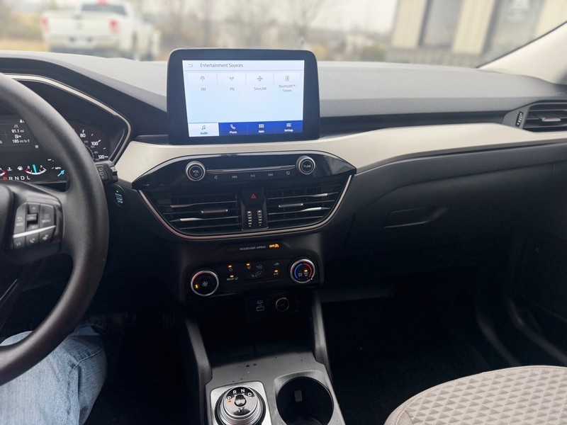 Ford Escape Vehicle Full-screen Gallery Image 8