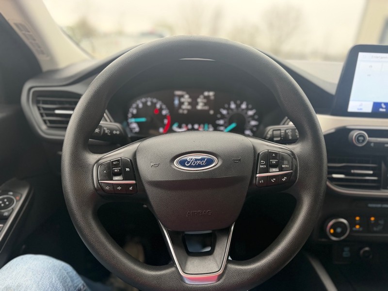 Ford Escape Vehicle Full-screen Gallery Image 10