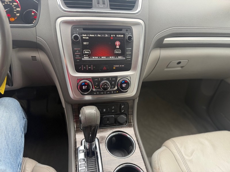 GMC Acadia Vehicle Full-screen Gallery Image 8