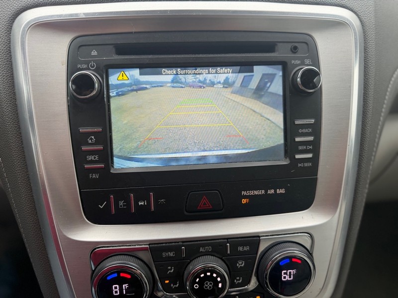 GMC Acadia Vehicle Full-screen Gallery Image 9