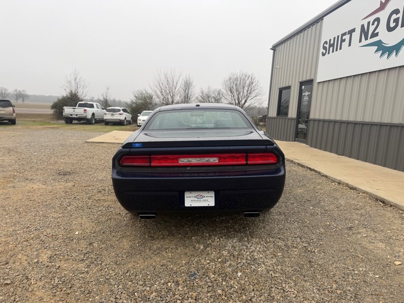 Dodge Challenger Vehicle Full-screen Gallery Image 4
