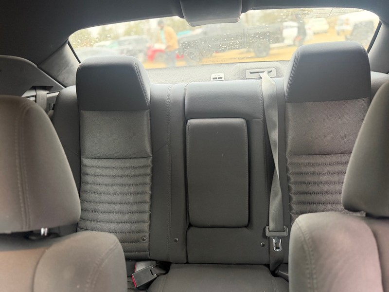 Dodge Challenger Vehicle Full-screen Gallery Image 5