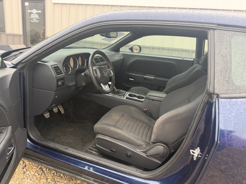 Dodge Challenger Vehicle Full-screen Gallery Image 6