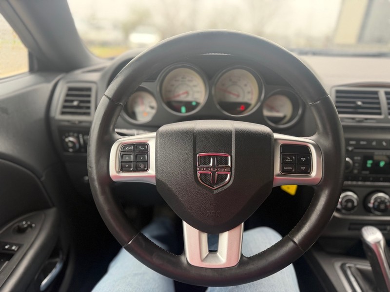 Dodge Challenger Vehicle Full-screen Gallery Image 8