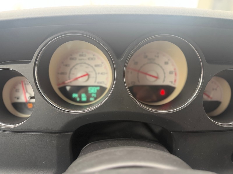 Dodge Challenger Vehicle Full-screen Gallery Image 9