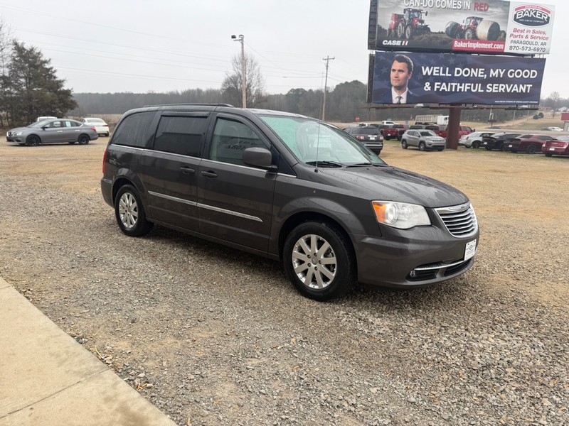 Chrysler Town & Country Vehicle Full-screen Gallery Image 3