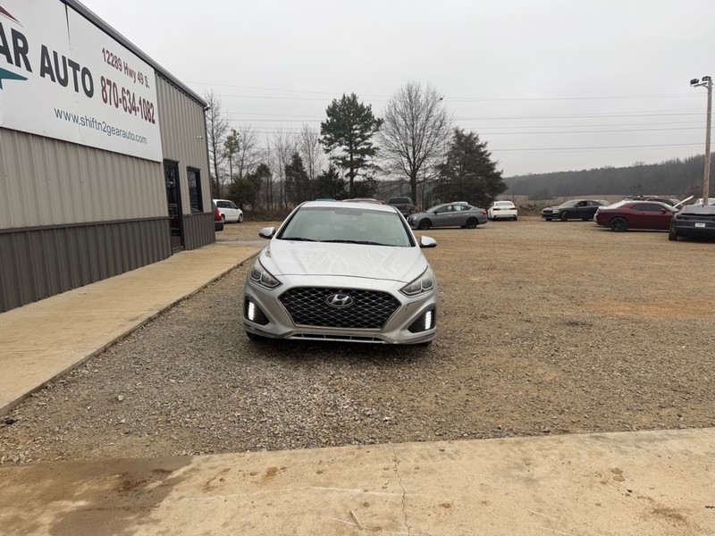 Hyundai Sonata Vehicle Full-screen Gallery Image 2