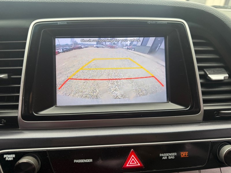 Hyundai Sonata Vehicle Full-screen Gallery Image 8