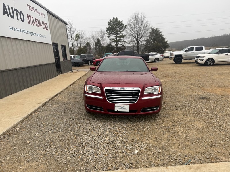 Chrysler 300 Vehicle Full-screen Gallery Image 2