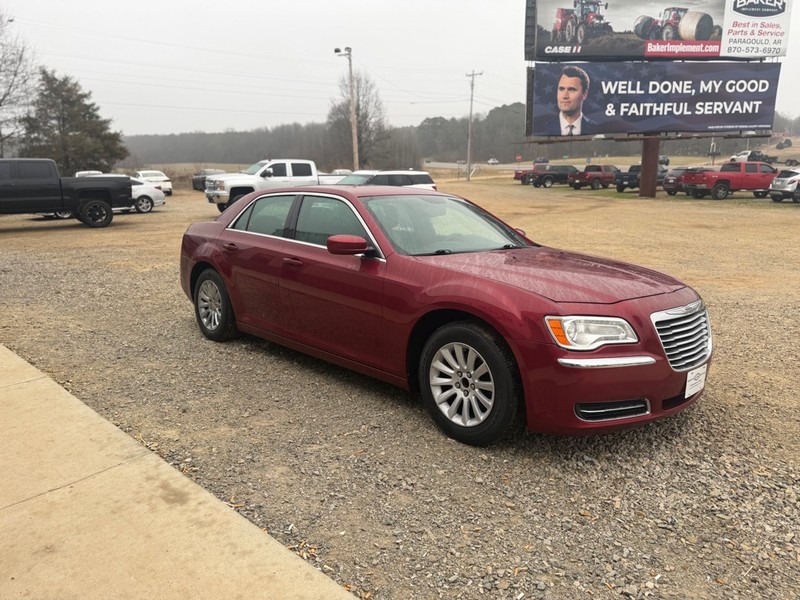 Chrysler 300 Vehicle Full-screen Gallery Image 3