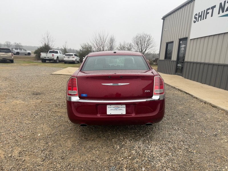 Chrysler 300 Vehicle Full-screen Gallery Image 4