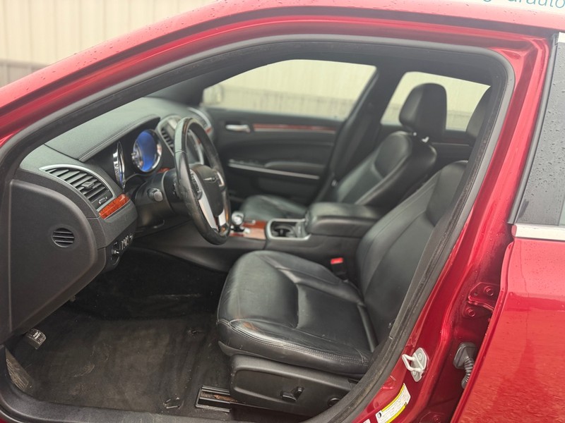 Chrysler 300 Vehicle Full-screen Gallery Image 6