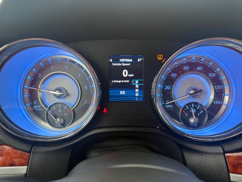 Chrysler 300 Vehicle Full-screen Gallery Image 10