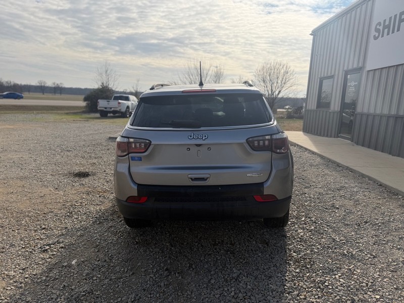 Jeep COMPASS Vehicle Full-screen Gallery Image 4