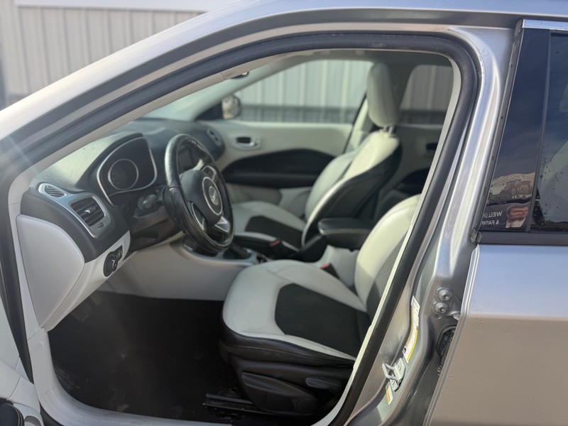 Jeep COMPASS Vehicle Full-screen Gallery Image 6