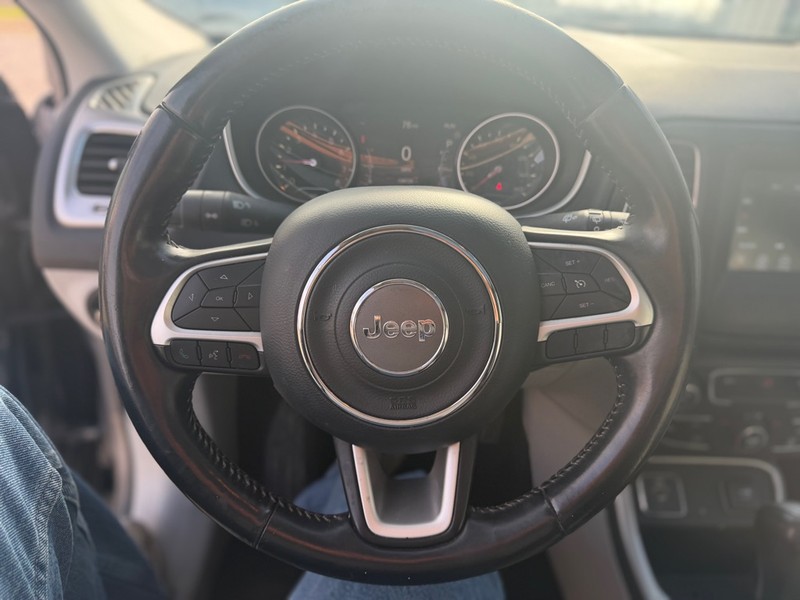 Jeep COMPASS Vehicle Full-screen Gallery Image 9