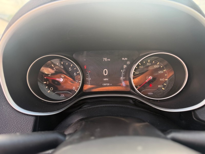 Jeep COMPASS Vehicle Full-screen Gallery Image 10