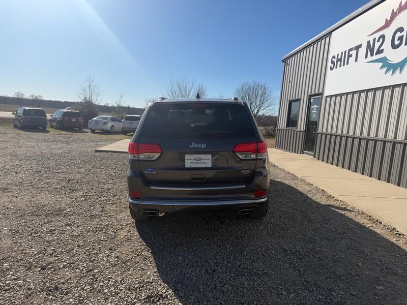 Jeep GRAND CHEROKEE Vehicle Full-screen Gallery Image 4