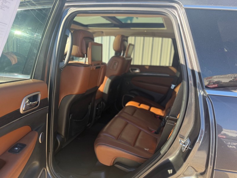 Jeep GRAND CHEROKEE Vehicle Full-screen Gallery Image 5