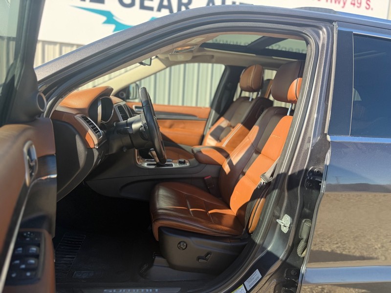 Jeep GRAND CHEROKEE Vehicle Full-screen Gallery Image 6