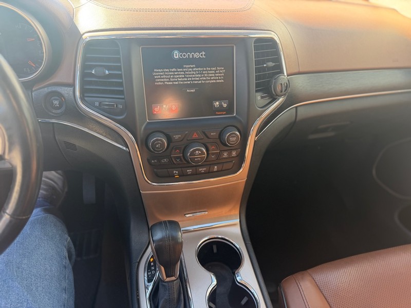 Jeep GRAND CHEROKEE Vehicle Full-screen Gallery Image 7