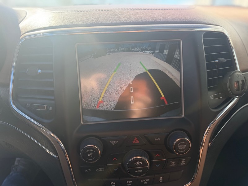 Jeep GRAND CHEROKEE Vehicle Full-screen Gallery Image 8