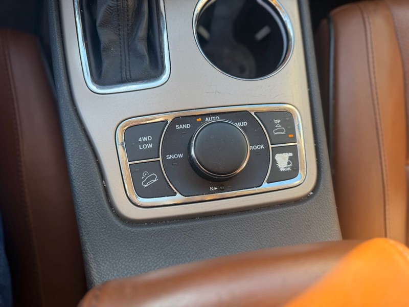 Jeep GRAND CHEROKEE Vehicle Full-screen Gallery Image 10