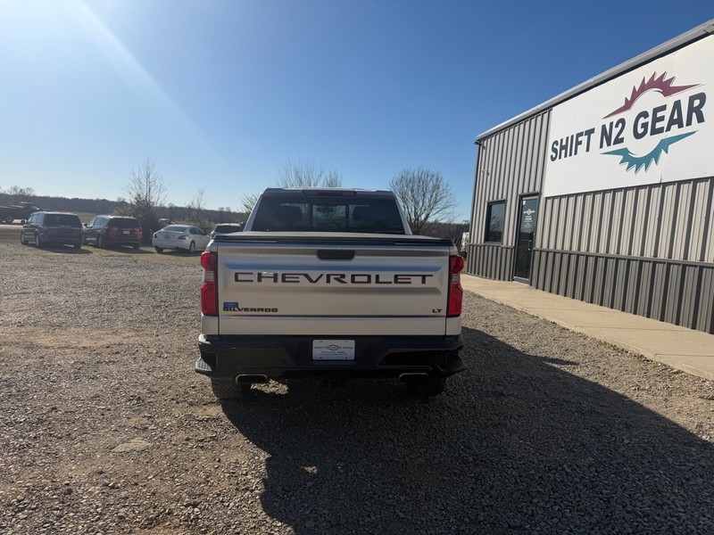 Chevrolet Silverado 1500 Vehicle Full-screen Gallery Image 4