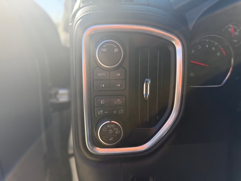 Chevrolet Silverado 1500 Vehicle Full-screen Gallery Image 9