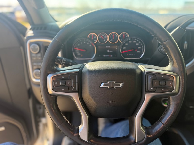 Chevrolet Silverado 1500 Vehicle Full-screen Gallery Image 11