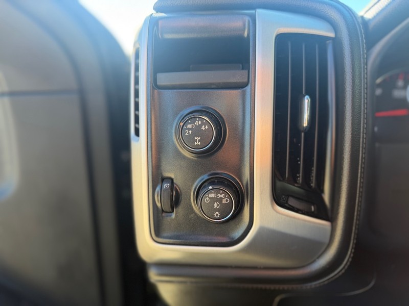 GMC Sierra 1500 Vehicle Full-screen Gallery Image 9