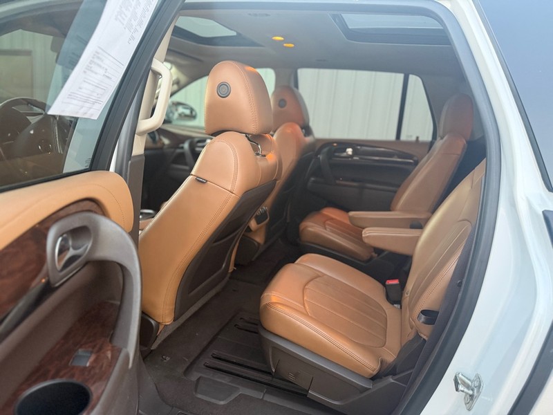 Buick Enclave Vehicle Full-screen Gallery Image 6