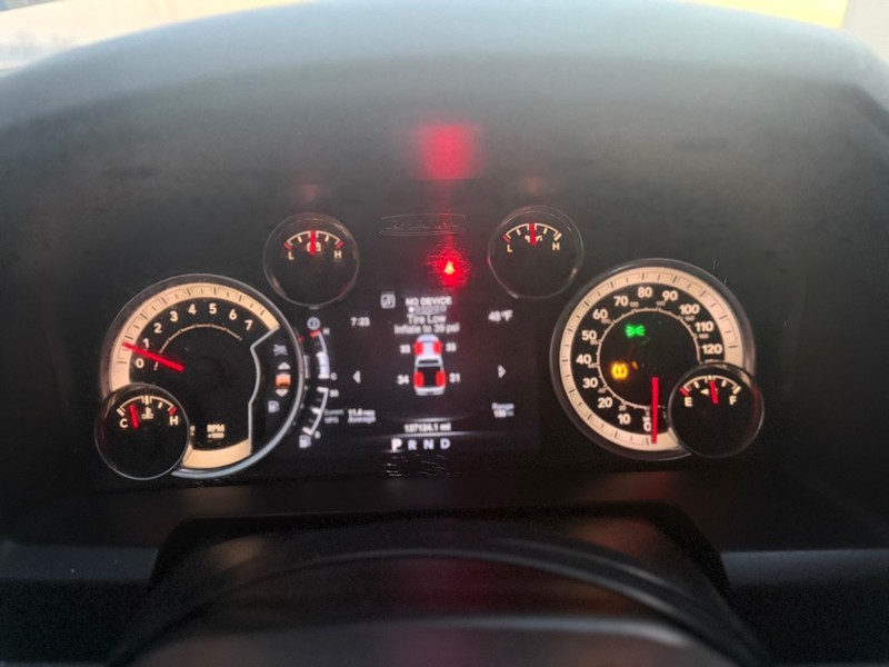 Ram 1500 Vehicle Full-screen Gallery Image 10