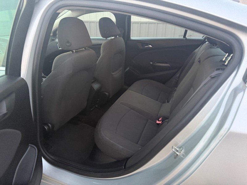 Chevrolet Cruze Vehicle Full-screen Gallery Image 5