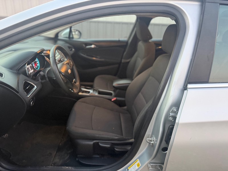 Chevrolet Cruze Vehicle Full-screen Gallery Image 6