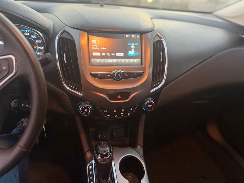 Chevrolet Cruze Vehicle Full-screen Gallery Image 7