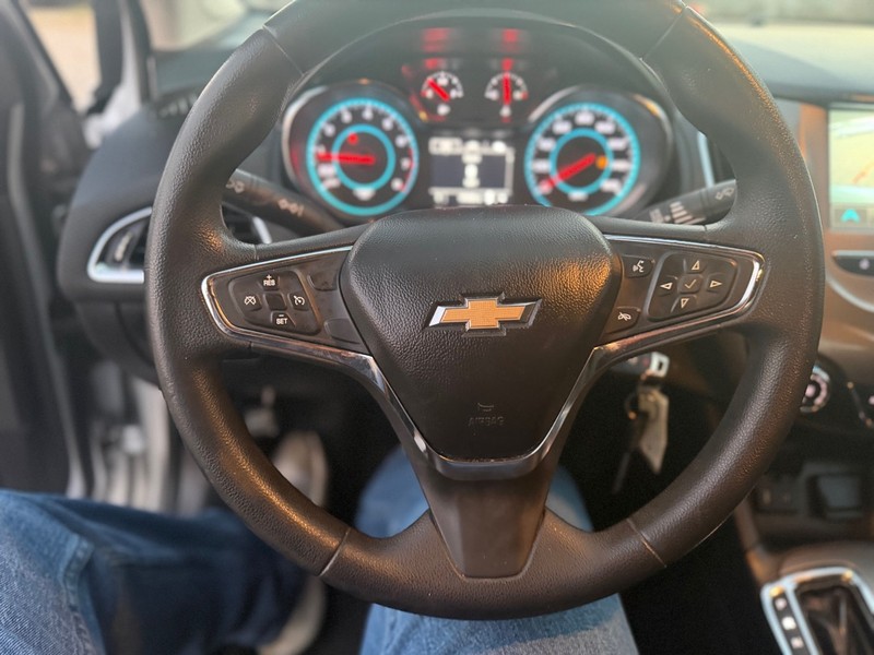Chevrolet Cruze Vehicle Full-screen Gallery Image 9