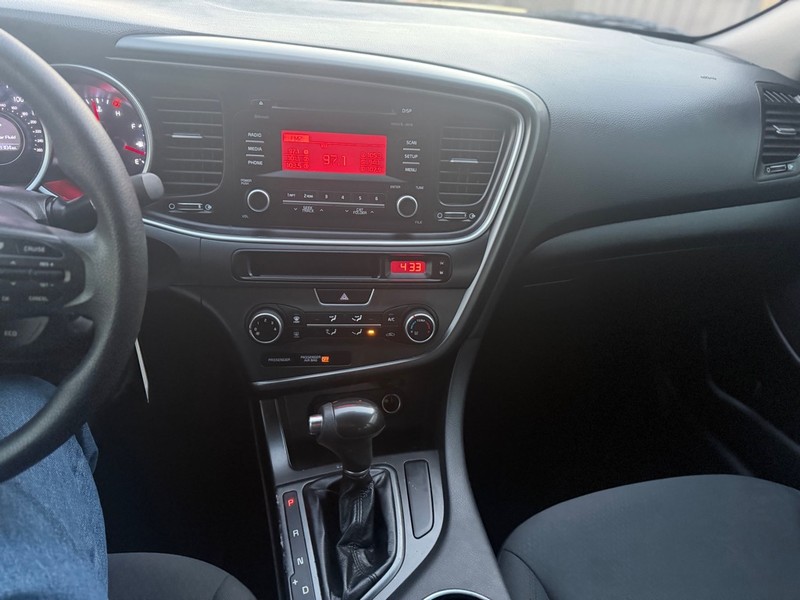 Kia Optima Vehicle Full-screen Gallery Image 7