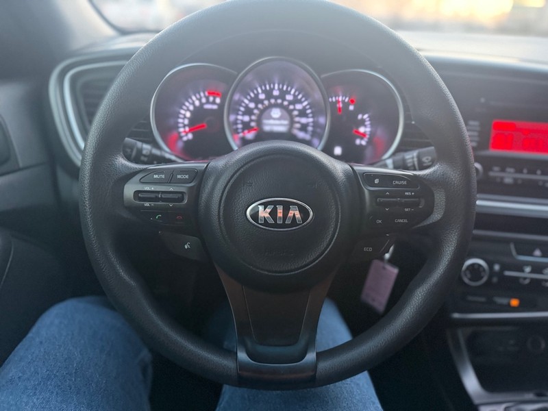 Kia Optima Vehicle Full-screen Gallery Image 8