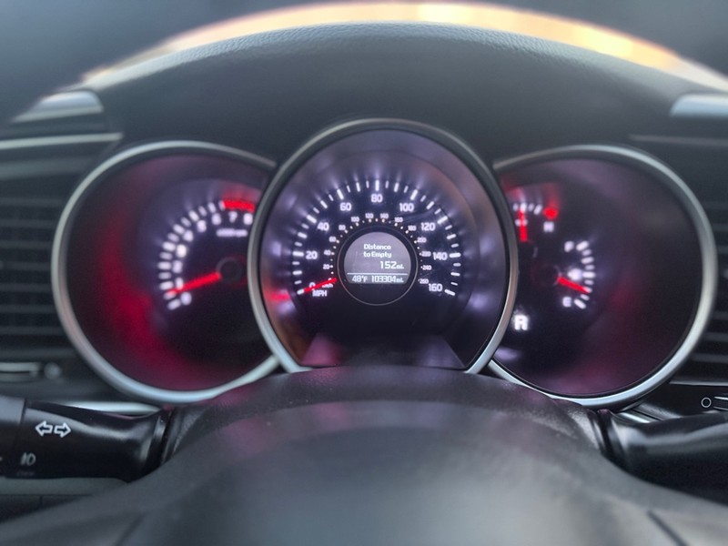 Kia Optima Vehicle Full-screen Gallery Image 9