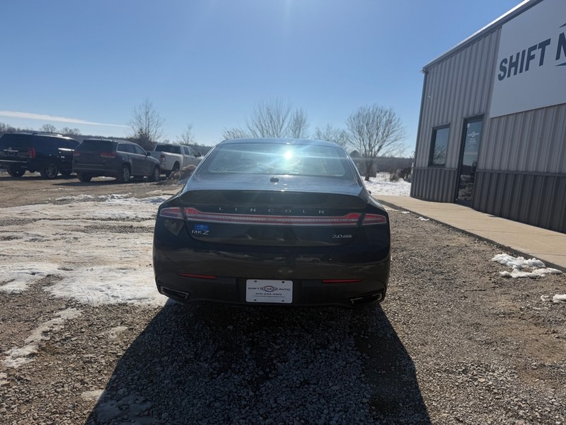 Lincoln MKZ Vehicle Full-screen Gallery Image 4