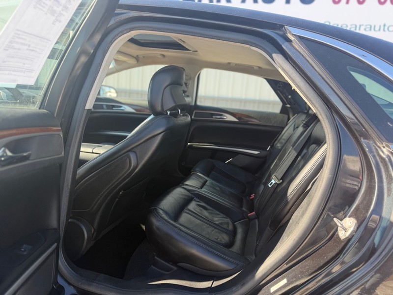 Lincoln MKZ Vehicle Full-screen Gallery Image 5