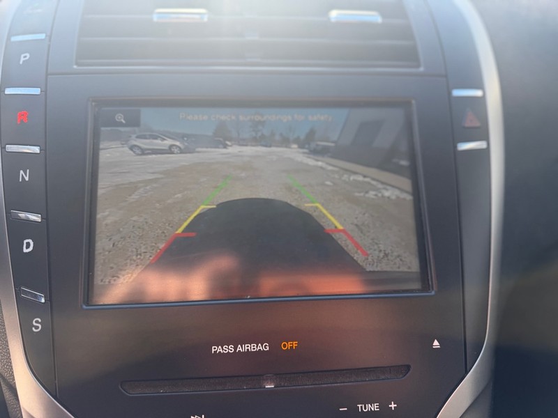 Lincoln MKZ Vehicle Full-screen Gallery Image 8