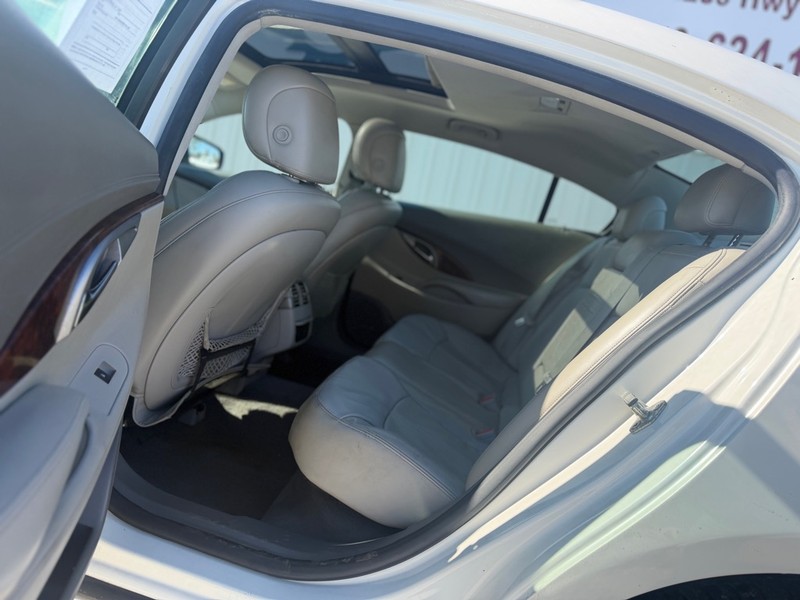 Buick LaCrosse Vehicle Full-screen Gallery Image 5