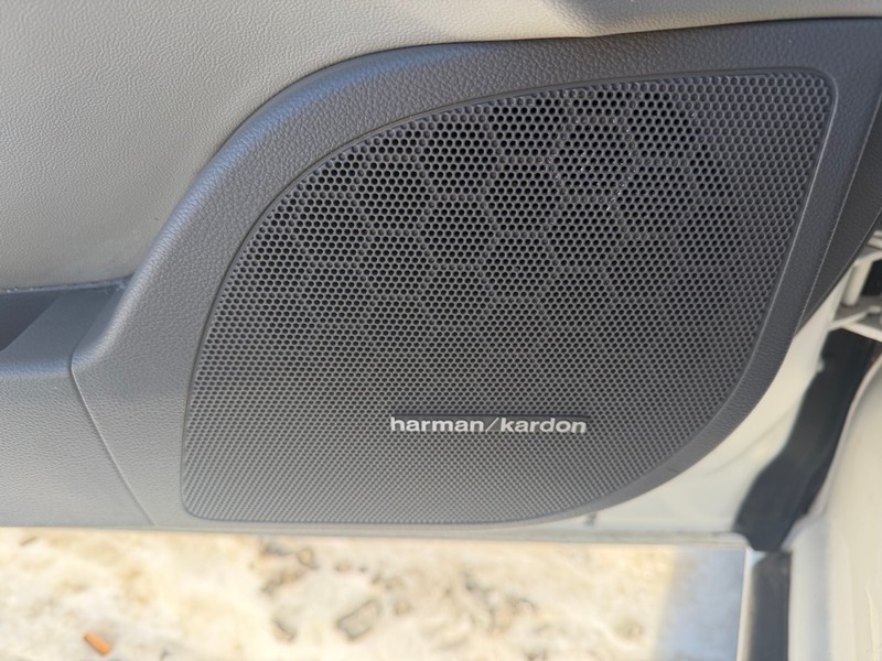 Buick LaCrosse Vehicle Full-screen Gallery Image 8