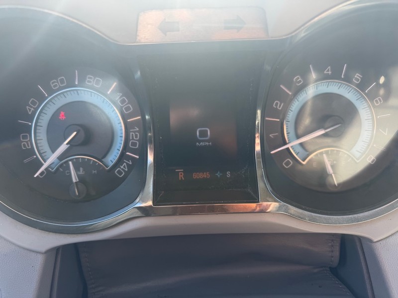 Buick LaCrosse Vehicle Full-screen Gallery Image 10