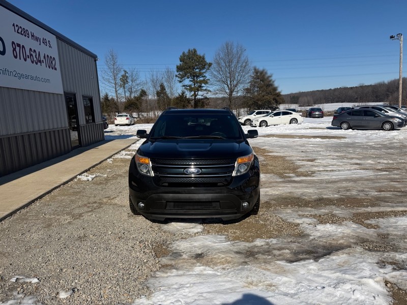 Ford Explorer Vehicle Full-screen Gallery Image 2