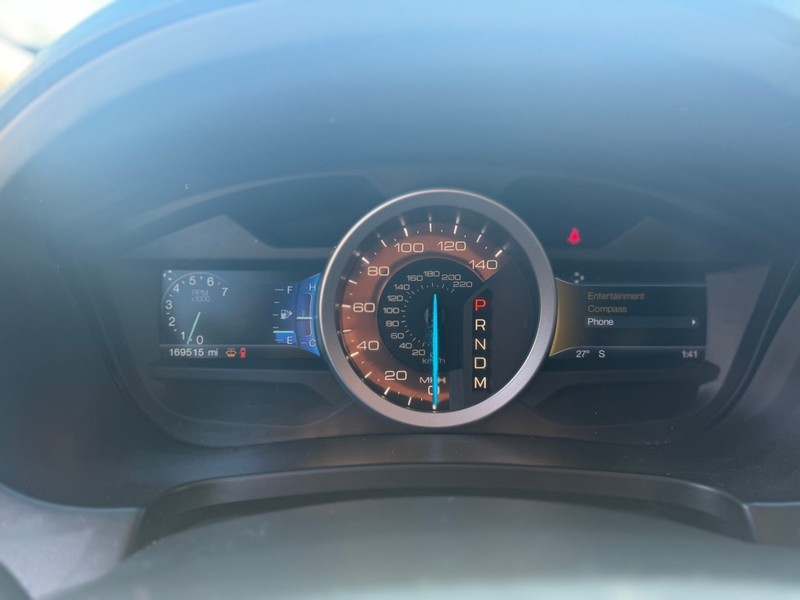 Ford Explorer Vehicle Full-screen Gallery Image 11