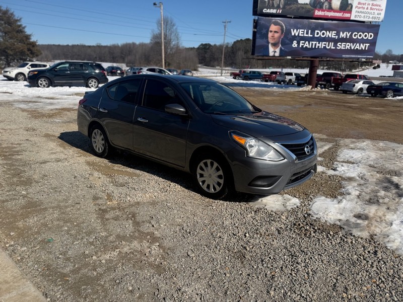 Nissan Versa Sedan Vehicle Full-screen Gallery Image 3