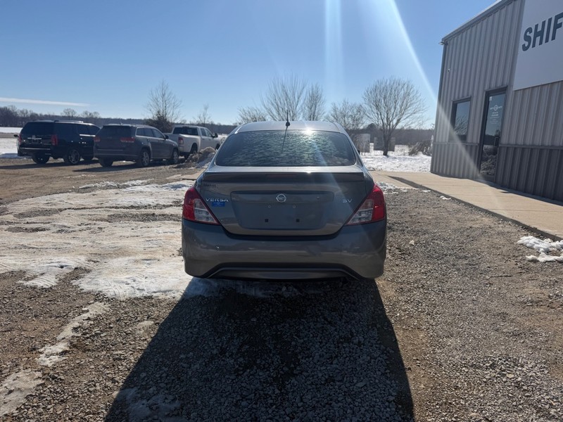 Nissan Versa Sedan Vehicle Full-screen Gallery Image 4